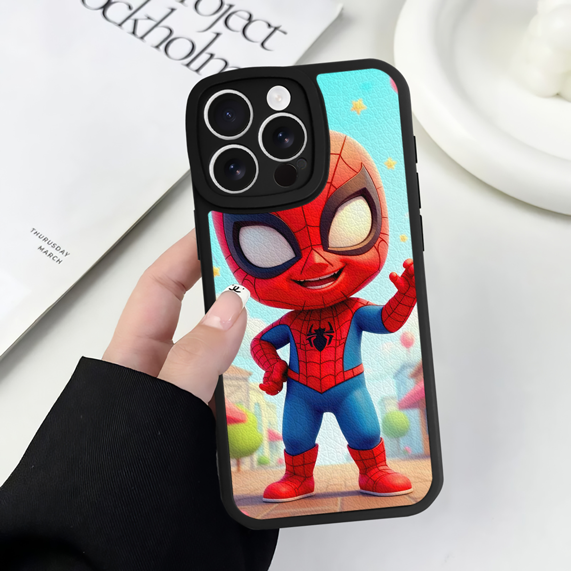 Spider Man スパイダーマン 【iPhone 16シリーズ対応】シリコンスマホケース（レザー調） 材質：シリコン